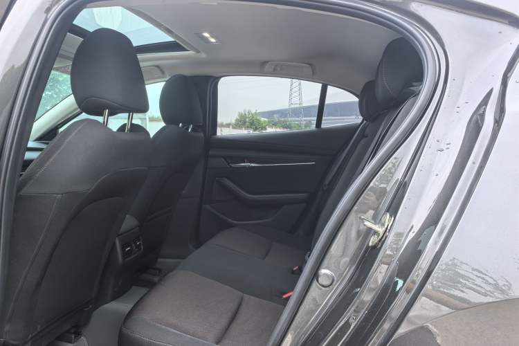 Used Mazda 3 Axela 2023 2.0L Automatic ZhiXuan Edition Interior 3
