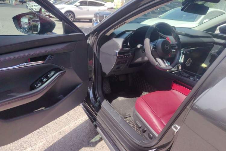 Used Mazda 3 Axela 2023 2.0L Automatic ZhiZhen Edition Interior 3