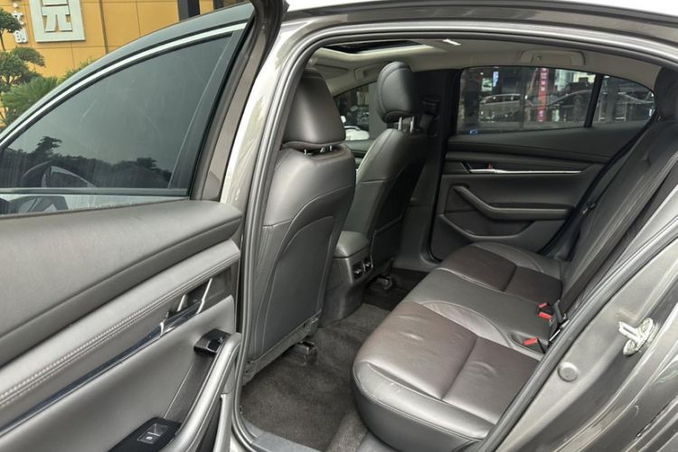 Used Mazda 3 Axela 2023 2.0L Automatic ZhiZhen Edition Interior 3