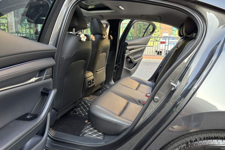 Used Mazda 3 Axela 2023 2.0L Automatic ZhiZhen Edition Interior 3