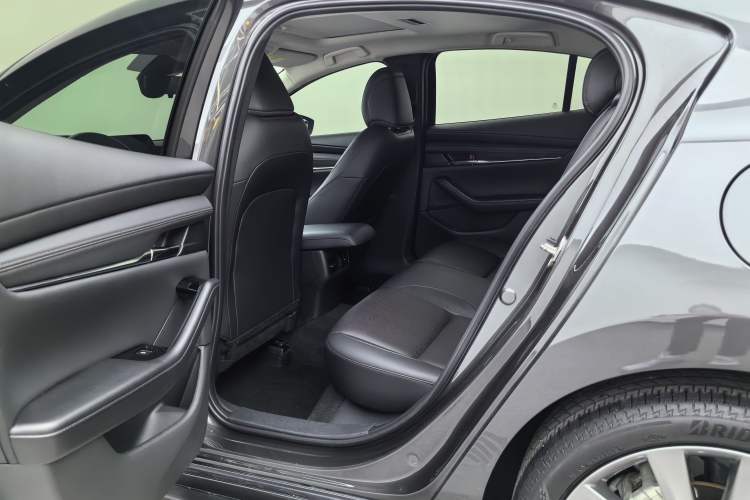 Used Mazda 3 Axela 2023 2.0L Automatic Zhiya Edition Interior 3