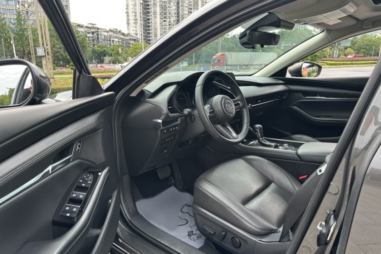 Used Mazda 3 Axela 2023 2.0L Automatic ZhiZhen Edition Interior 3