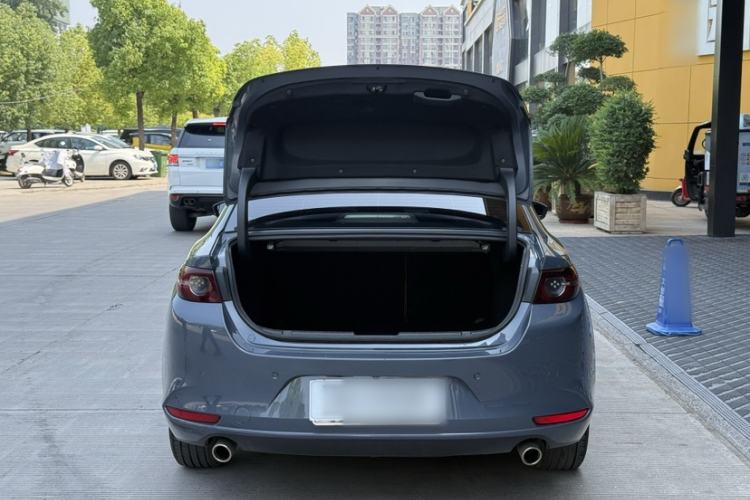 Used Mazda 3 Axela 2023 1.5L Manual ZhiMei Edition Interior 3