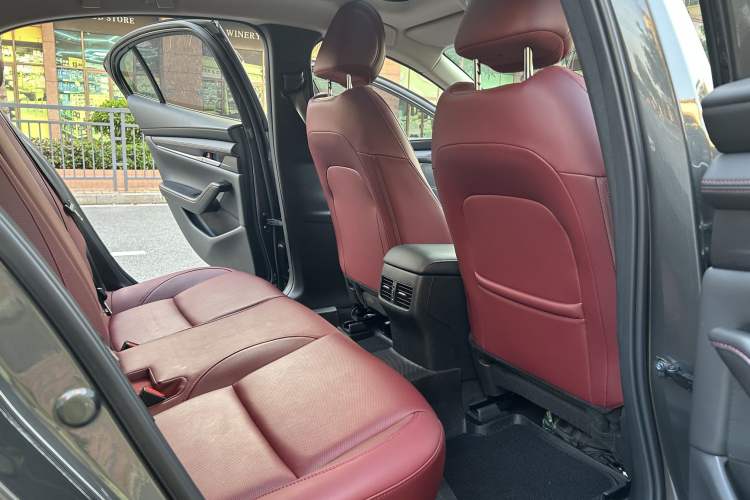 Used Mazda 3 Axela 2023 2.0L Automatic ZhiZhen Edition Interior 4
