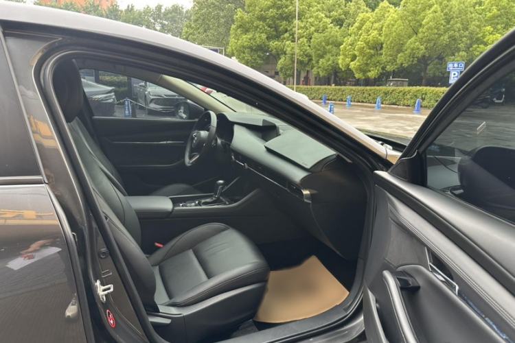 Used Mazda 3 Axela 2023 2.0L Automatic ZhiZhen Edition Interior 4
