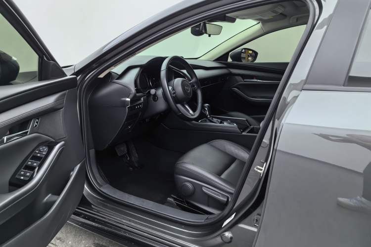 Used Mazda 3 Axela 2023 2.0L Automatic Zhiya Edition Interior 4