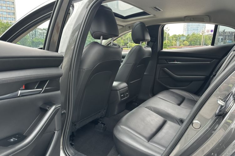 Used Mazda 3 Axela 2023 2.0L Automatic ZhiZhen Edition Interior 4