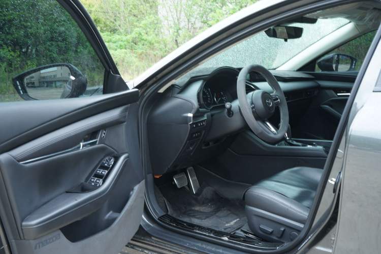 Used Mazda 3 Axela 2023 2.0L Automatic ZhiZhen Edition Interior 5