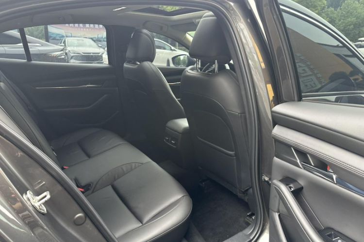 Used Mazda 3 Axela 2023 2.0L Automatic ZhiZhen Edition Interior 5