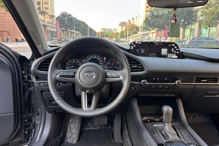 Used Mazda 3 Axela 2023 2.0L Automatic ZhiZhen Edition Interior 5