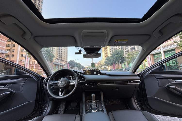 Used Mazda 3 Axela 2023 2.0L Automatic ZhiZhen Edition Interior 6