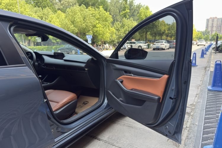 Used Mazda 3 Axela 2023 1.5L Manual ZhiMei Edition Interior 6