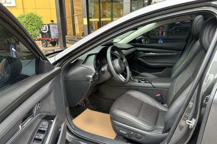 Used Mazda 3 Axela 2023 2.0L Automatic ZhiZhen Edition Interior 7