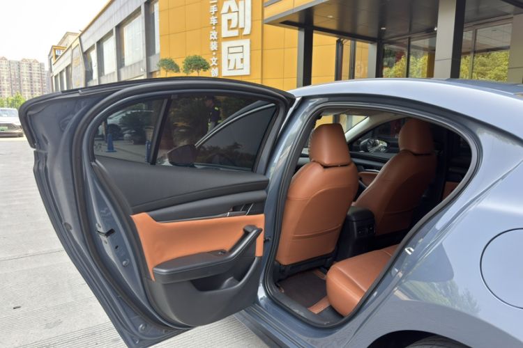 Used Mazda 3 Axela 2023 1.5L Manual ZhiMei Edition Interior 7