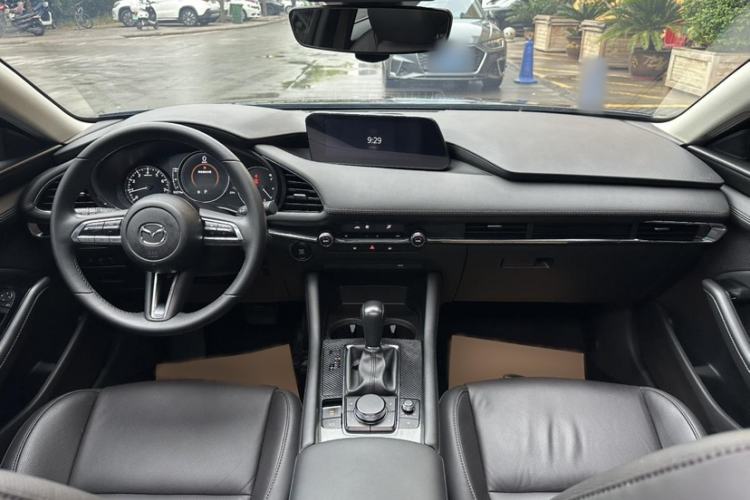 Used Mazda 3 Axela 2023 2.0L Automatic ZhiZhen Edition Interior 8