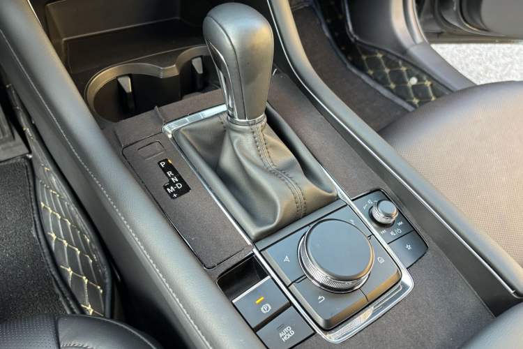 Used Mazda 3 Axela 2023 2.0L Automatic ZhiZhen Edition Interior 8
