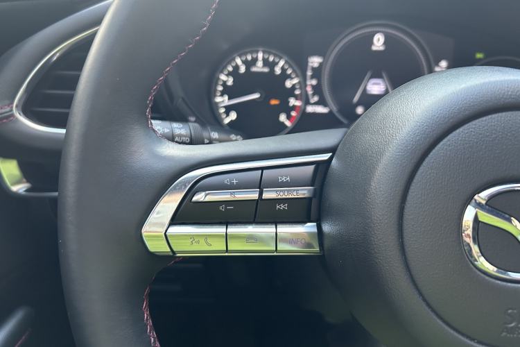 Used Mazda 3 Axela 2023 2.0L Automatic ZhiZhen Edition Interior 9