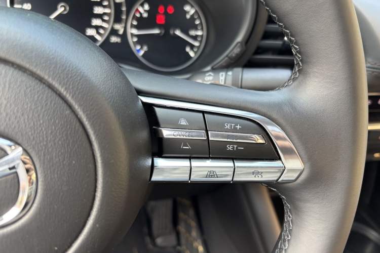 Used Mazda 3 Axela 2023 2.0L Automatic ZhiZhen Edition Interior 9