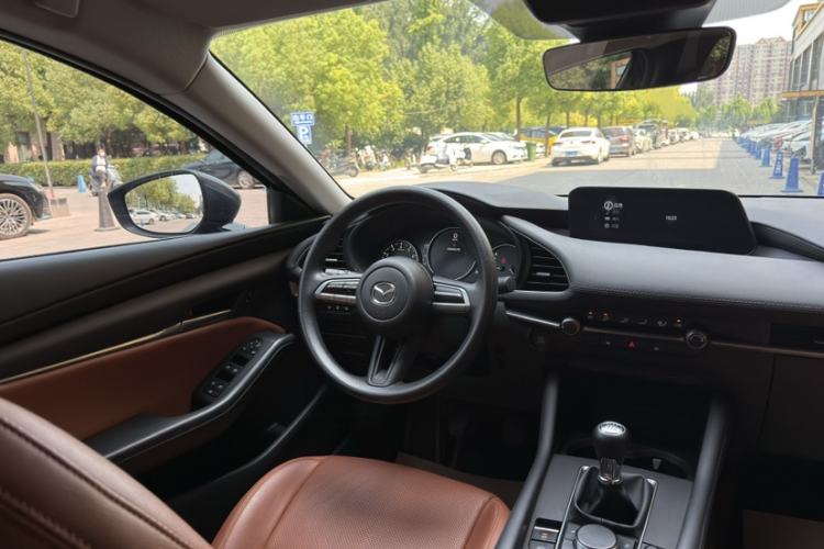 Used Mazda 3 Axela 2023 1.5L Manual ZhiMei Edition Interior 9