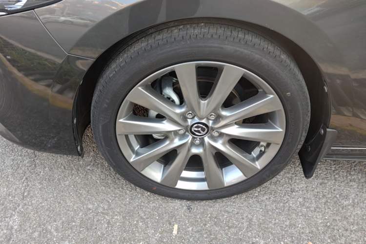 Used Mazda 3 Axela 2023 2.0L Automatic ZhiXuan Edition Left Front Wheel Hub