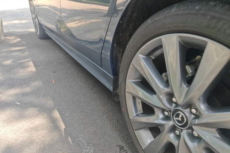 Used Mazda 3 Axela 2023 2.0L Automatic ZhiZhen Edition Left Side Sill