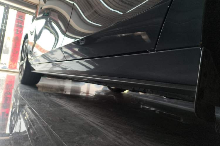 Used Mazda 3 Axela 2023 2.0L Automatic ZhiZhen Edition Left Side Sill