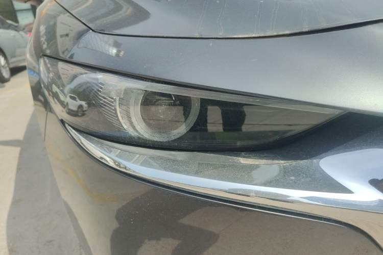 Used Mazda 3 Axela 2023 2.0L Automatic ZhiZhen Edition Right Front Headlight
