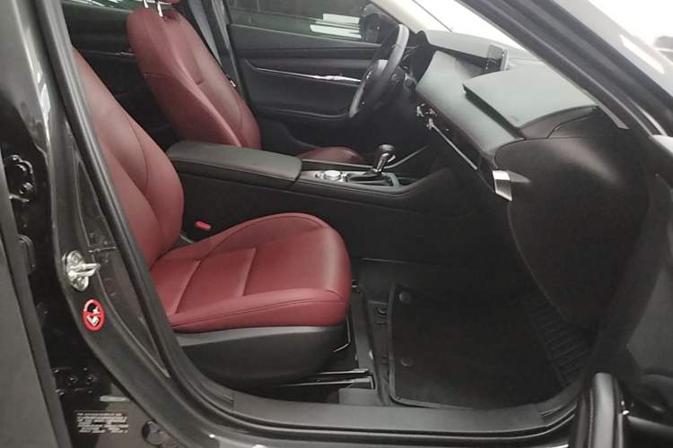 Used Mazda 3 Axela 2023 2.0L Automatic ZhiZhen Edition Right Front Seat