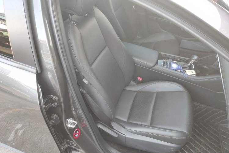 Used Mazda 3 Axela 2023 2.0L Automatic ZhiZhen Edition Right Front Seat