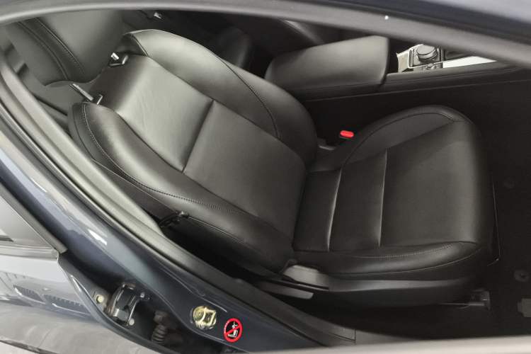Used Mazda 3 Axela 2023 2.0L Automatic ZhiZhen Edition Right Front Seat