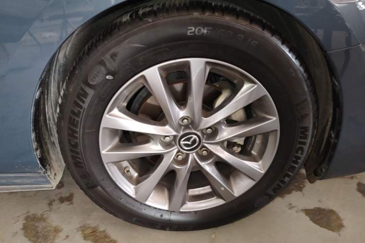 Used Mazda 3 Axela 2023 1.5L Manual ZhiMei Edition Right Front Wheel Hub