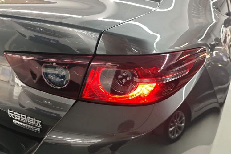 Used Mazda 3 Axela 2023 2.0L Automatic Zhiya Edition Right Rear Taillight