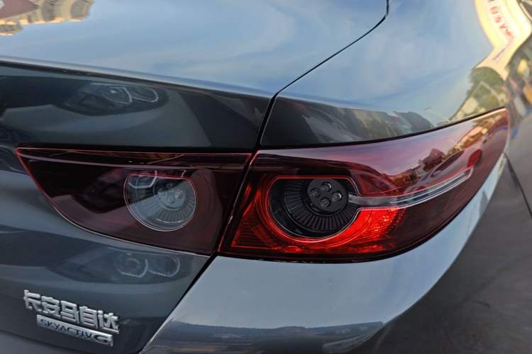 Used Mazda 3 Axela 2023 2.0L Automatic ZhiXuan Edition Right Rear Taillight