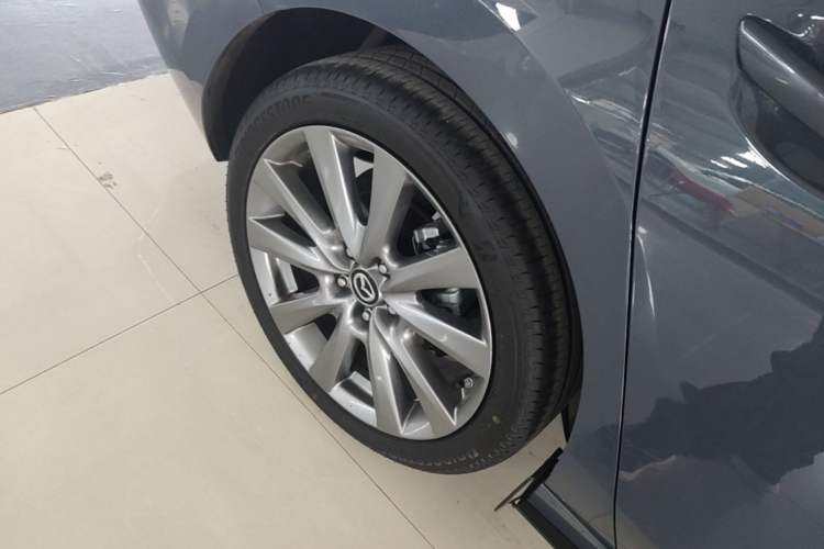 Used Mazda 3 Axela 2023 2.0L Automatic ZhiZhen Edition Right Rear Wheel Hub