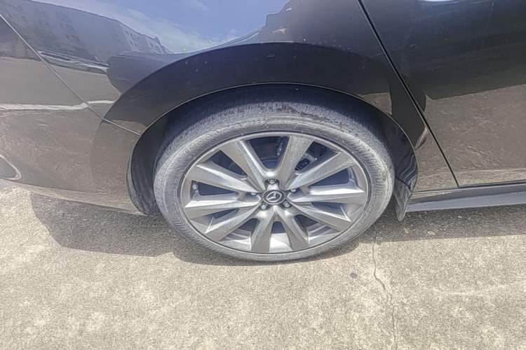 Used Mazda 3 Axela 2023 2.0L Automatic ZhiXuan Edition Right Rear Wheel Hub