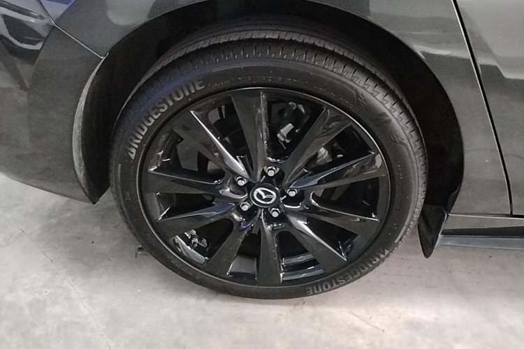 Used Mazda 3 Axela 2023 2.0L Automatic ZhiZhen Edition Right Rear Wheel Hub