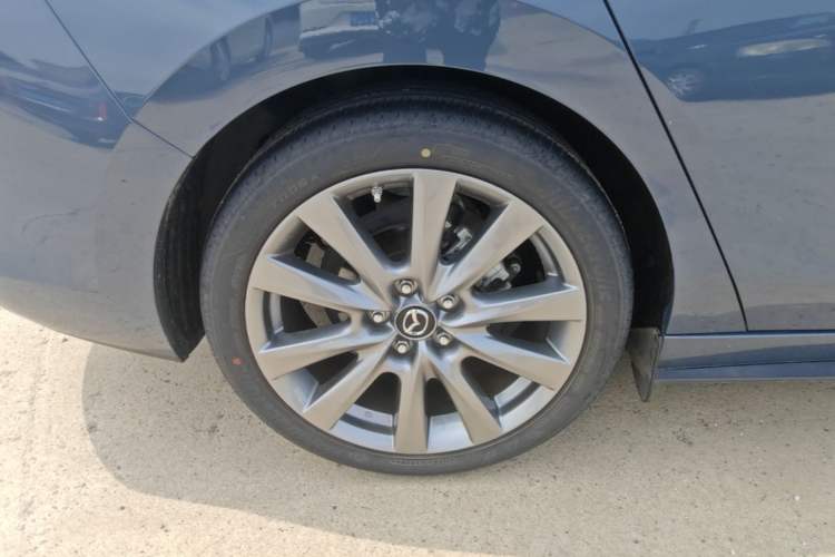 Used Mazda 3 Axela 2023 2.0L Automatic ZhiZhen Edition Right Rear Wheel Hub