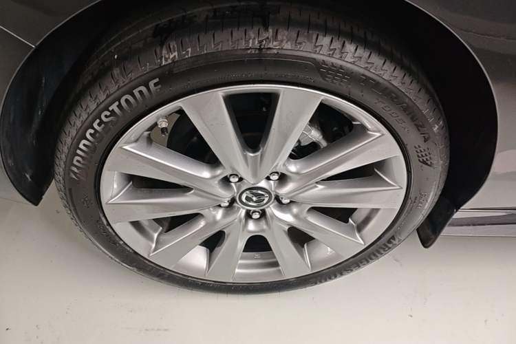 Used Mazda 3 Axela 2023 2.0L Automatic Zhiya Edition Right Rear Wheel Hub