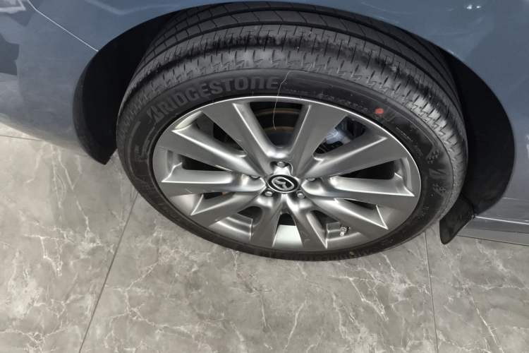 Used Mazda 3 Axela 2023 2.0L Automatic ZhiZhen Edition Right Rear Wheel Hub