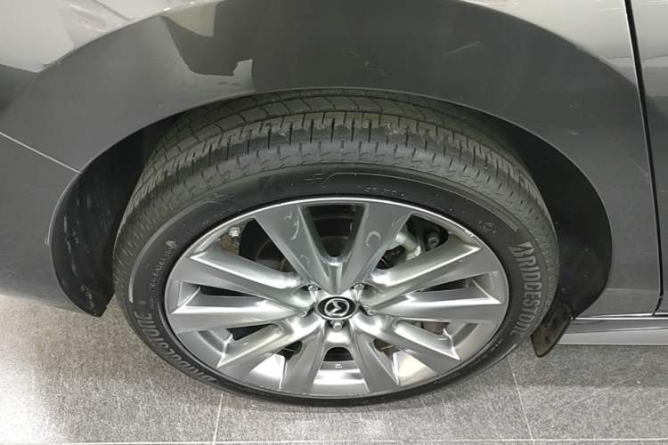 Used Mazda 3 Axela 2023 2.0L Automatic Zhiya Edition Right Rear Wheel Hub