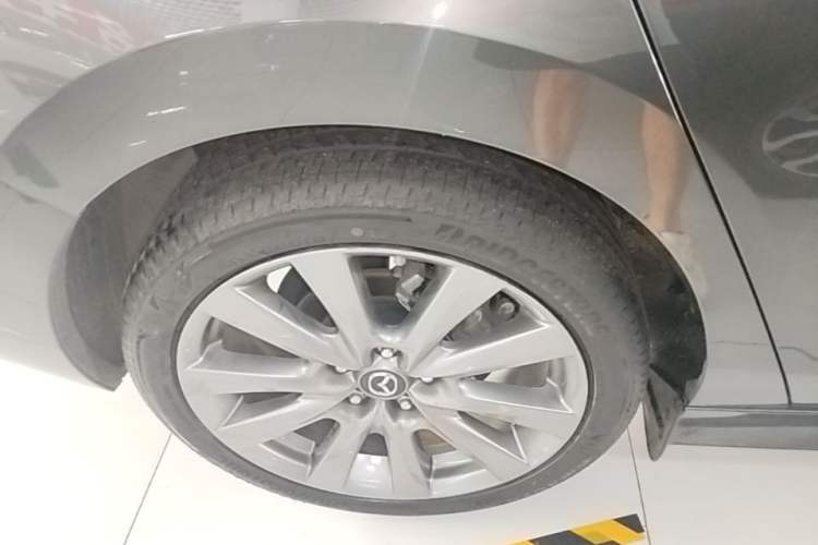 Used Mazda 3 Axela 2023 2.0L Automatic ZhiXuan Edition Right Rear Wheel Hub