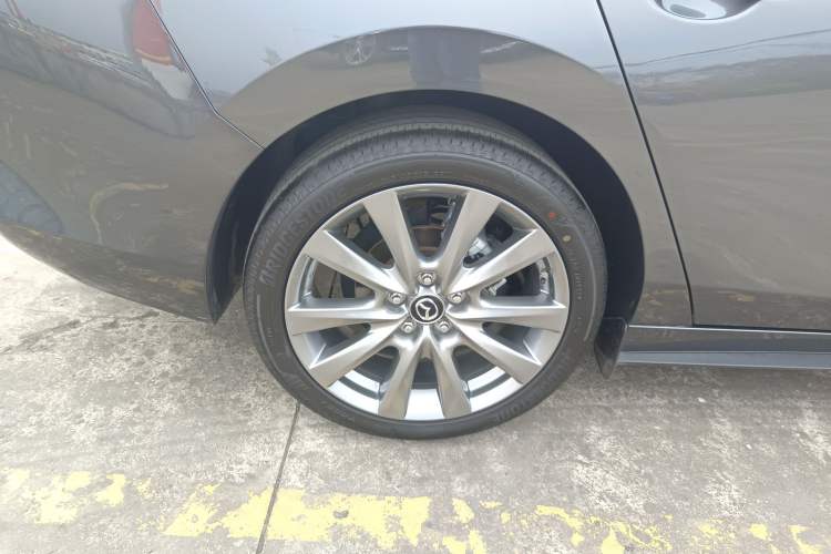 Used Mazda 3 Axela 2023 2.0L Automatic ZhiXuan Edition Right Rear Wheel Hub