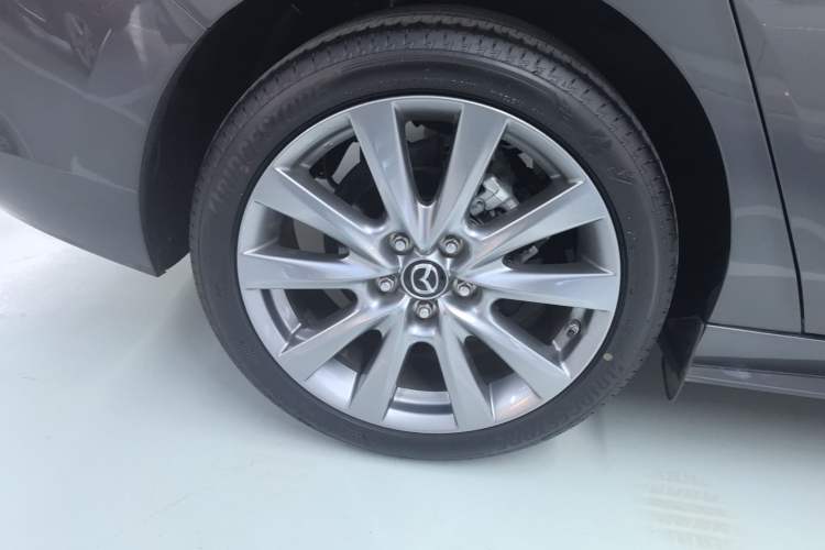 Used Mazda 3 Axela 2023 2.0L Automatic ZhiZhen Edition Right Rear Wheel Hub