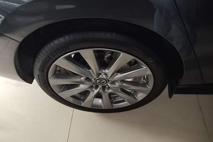 Used Mazda 3 Axela 2023 2.0L Automatic ZhiZhen Edition Right Rear Wheel Hub