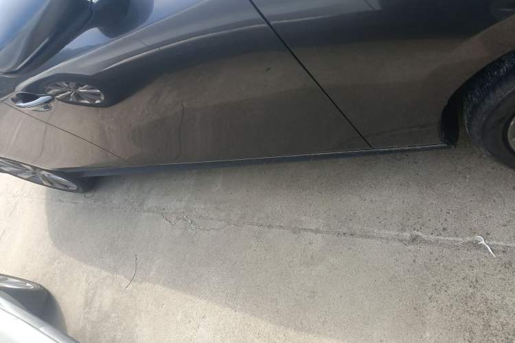 Used Mazda 3 Axela 2023 2.0L Automatic ZhiXuan Edition Right Side Sill