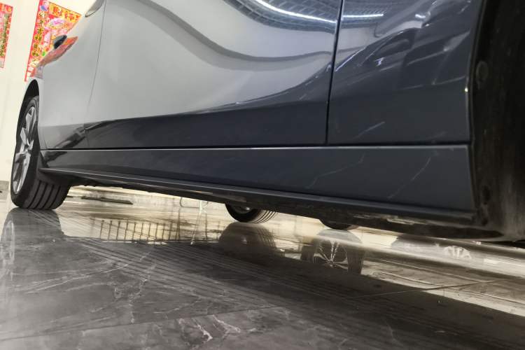 Used Mazda 3 Axela 2023 2.0L Automatic ZhiZhen Edition Right Side Sill