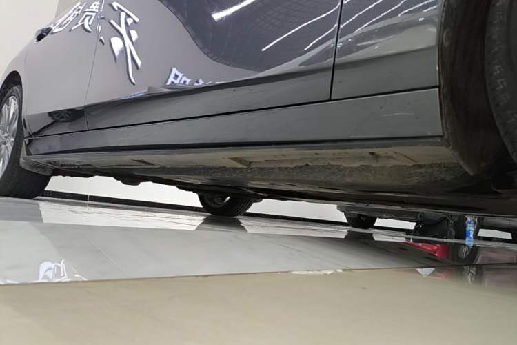 Used Mazda 3 Axela 2023 2.0L Automatic ZhiXuan Edition Right Side Sill