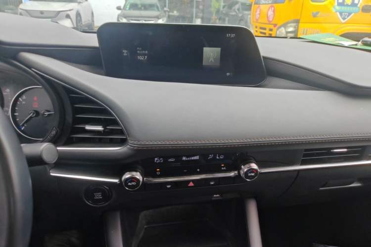 Used Mazda 3 Axela 2023 2.0L Automatic Zhiyao Edition Audio And AC Panel