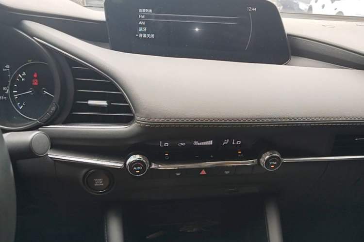 Used Mazda 3 Axela 2023 2.0L Automatic Zhiyao Edition Audio And AC Panel