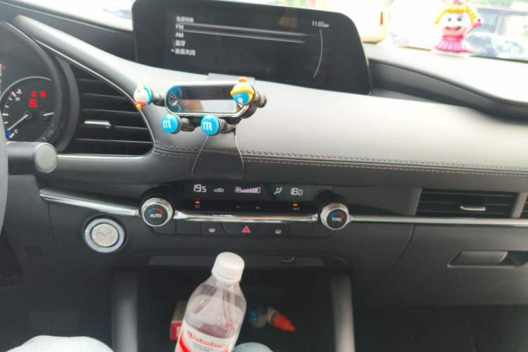Used Mazda 3 Axela 2023 2.0L Automatic ZhiXuan Edition Audio And AC Panel